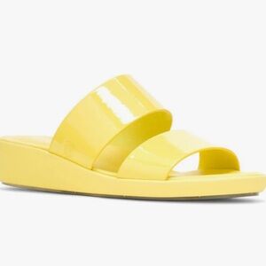 Size 10 BNIB Hush Puppies Slides